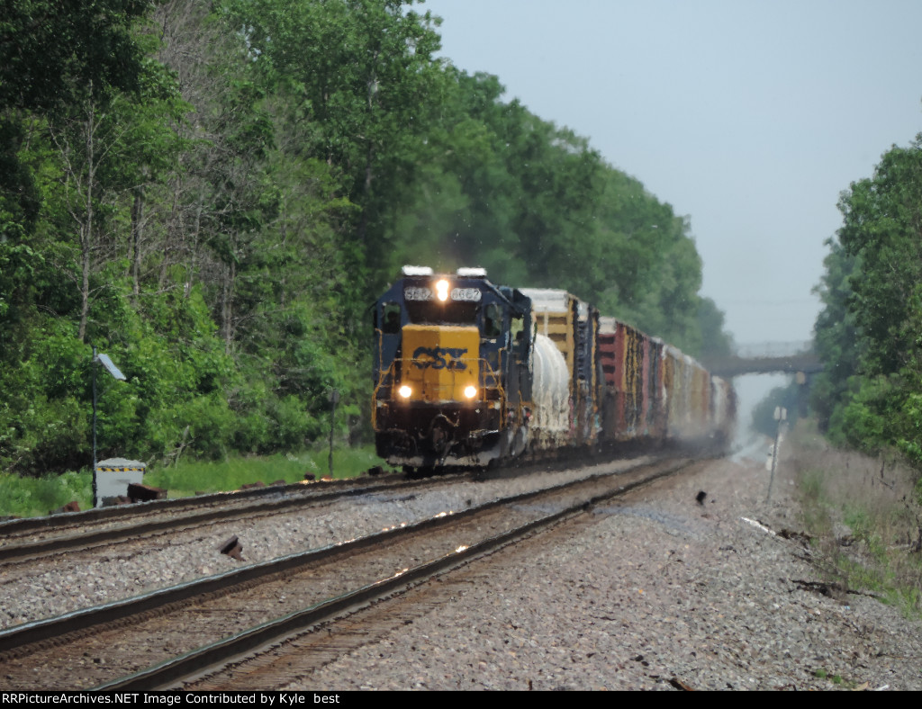 CSX 8662 on Q363 